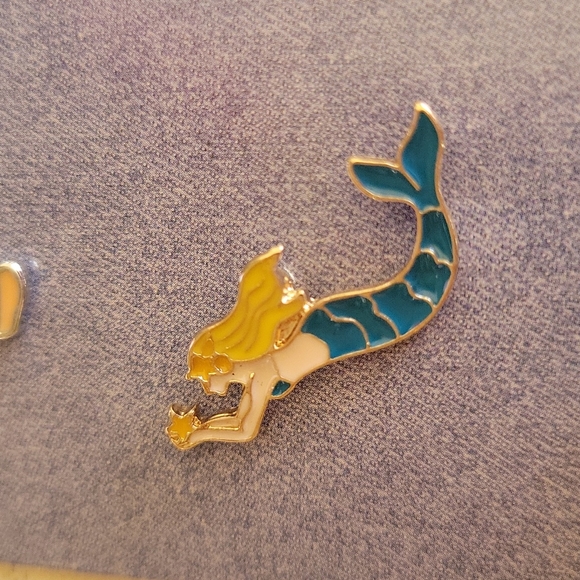Beachy Pins - Picture 3 of 4